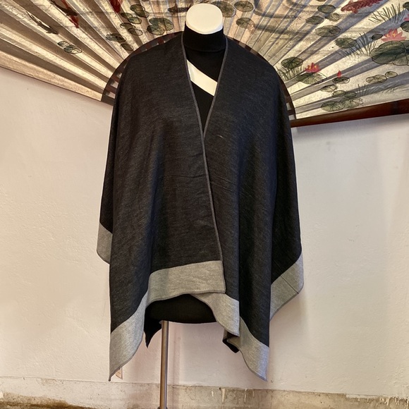 Pretty Persuasions Grey / Black Shawl - Picture 2 of 7